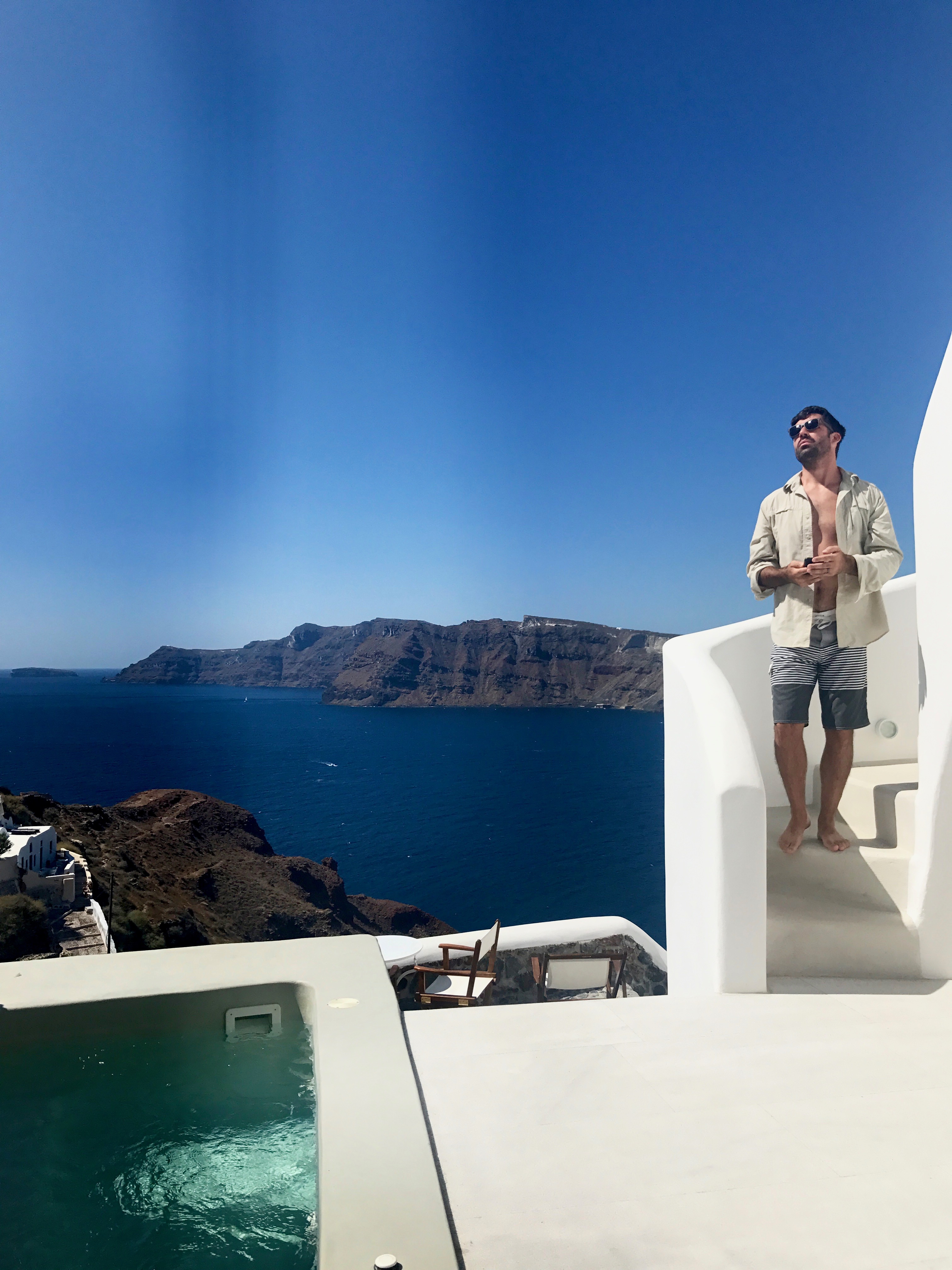 Avec Amour - Where We Stayed (For FREE!): Santorini Edition